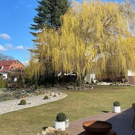 Moderne Und Komfortable Ferienwohnung Im Gruenen! * Klausdorf (Vorpommern-Rugen)